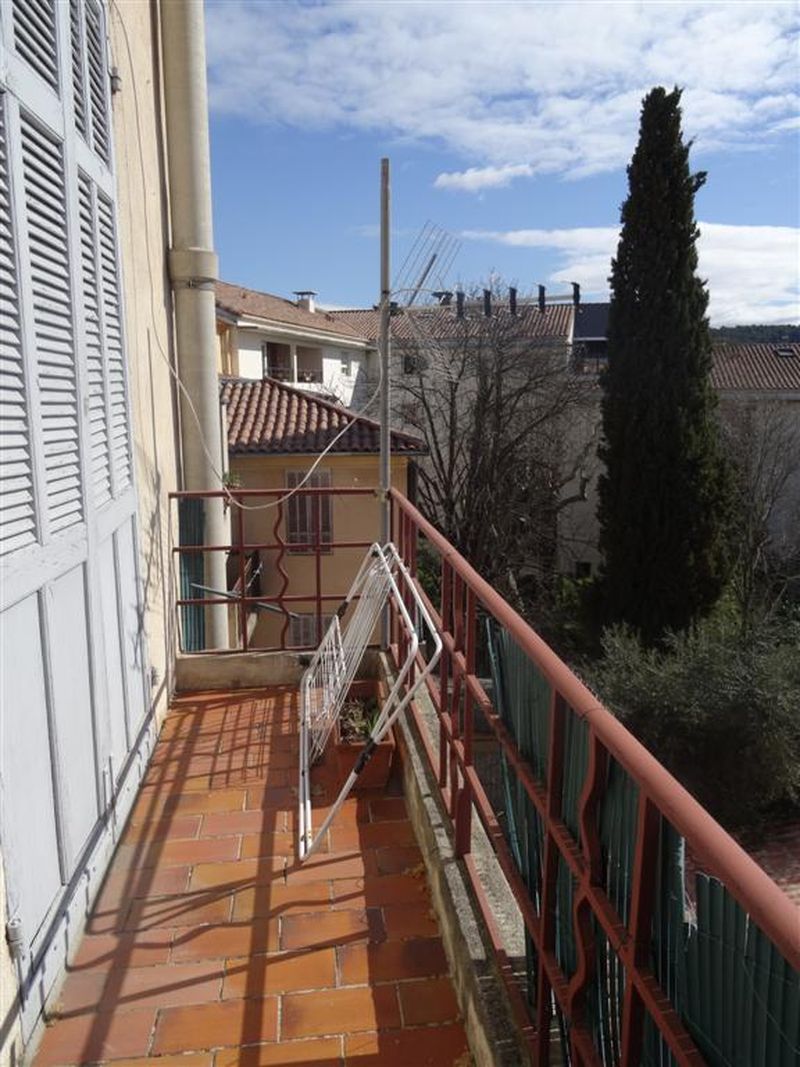 balcon d'un logement T3 disponible en location centre ville 13090 aix en provence