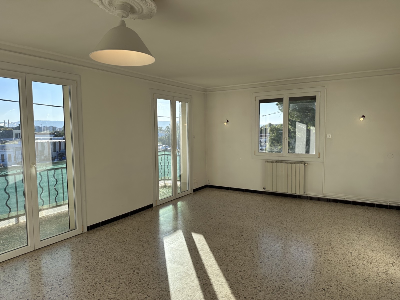 T3 à louer berre l'étang avec balcon et garage en très bon état 13130.