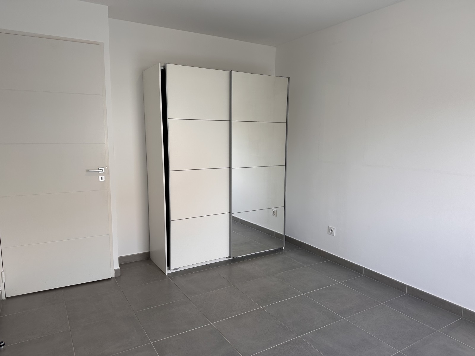 proche commodités écoles et commerces T3 en vente à vitrolles au bord de l'étang