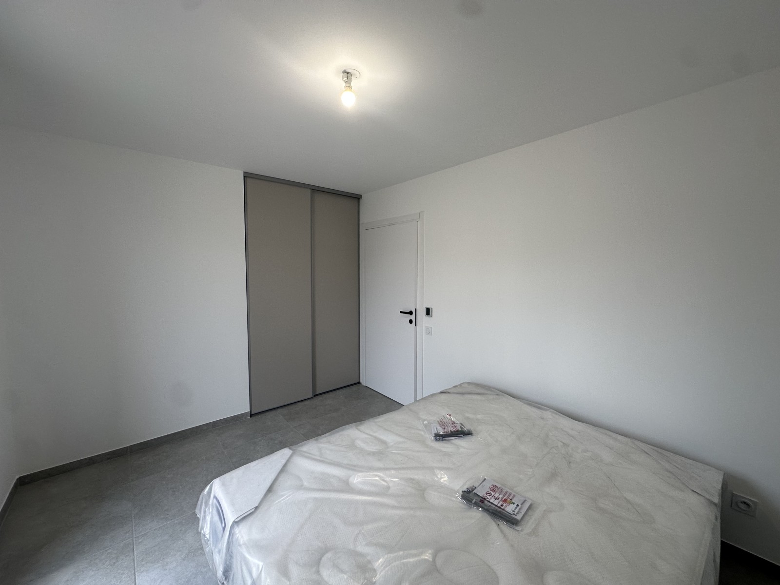 maison à louer meublée 4 chambres piscine jardin clos 13880