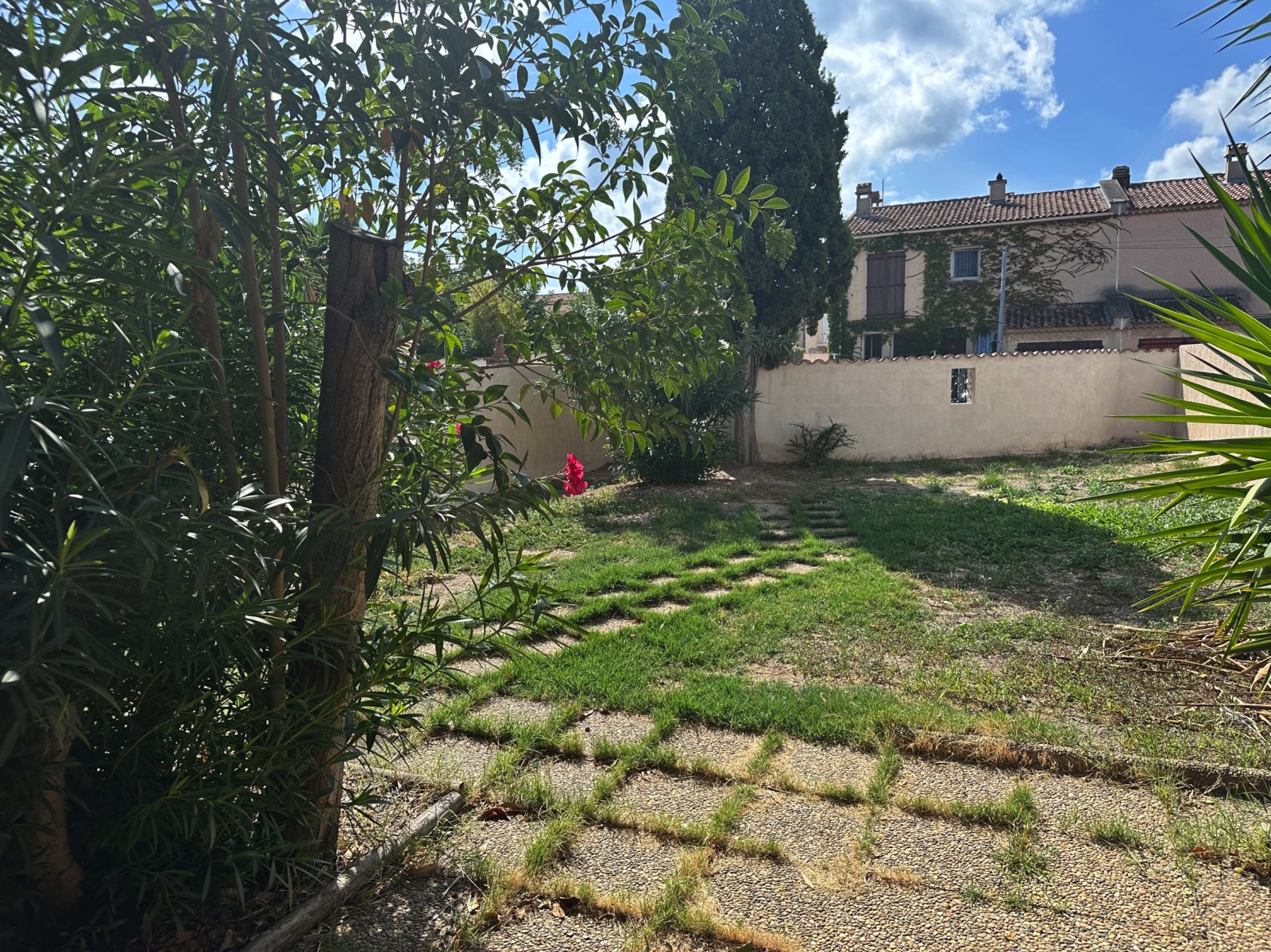 Maison T4 mitoyenne avec garage et jardin disponible à Marignane