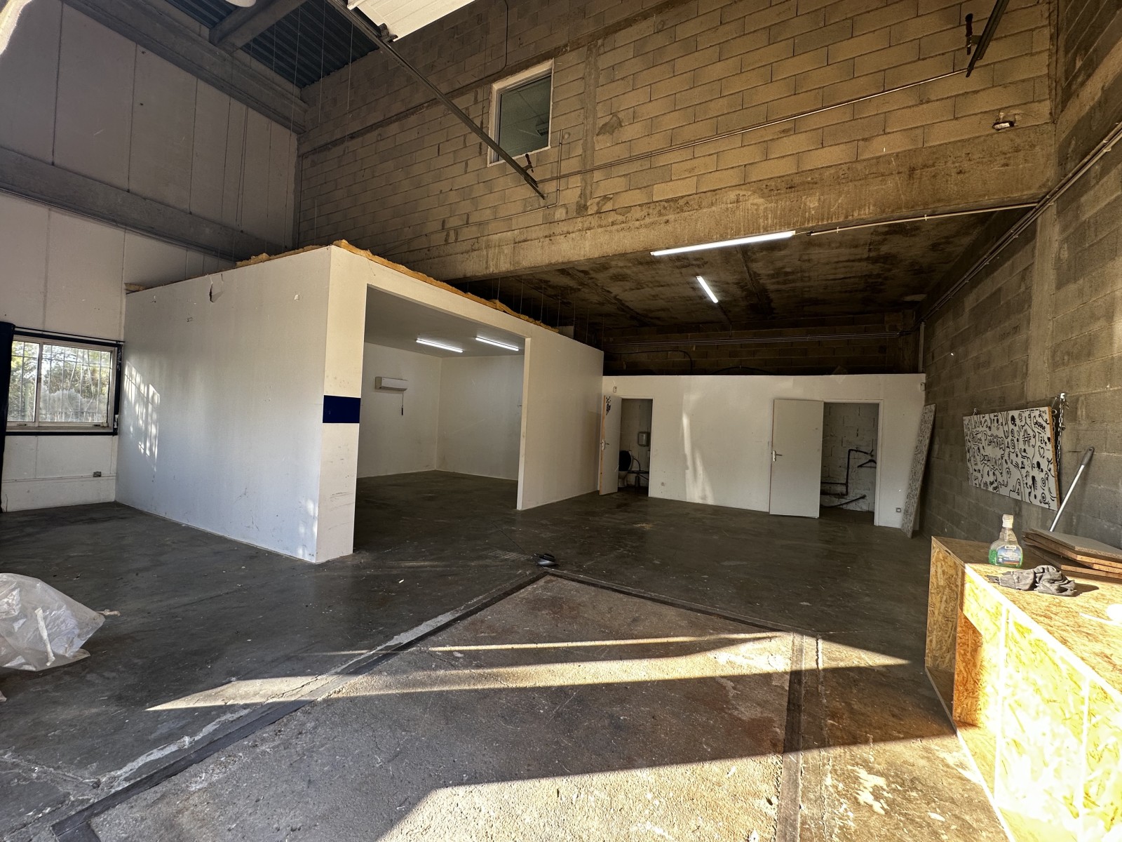 Locaux d'activités entrepôt et atelier