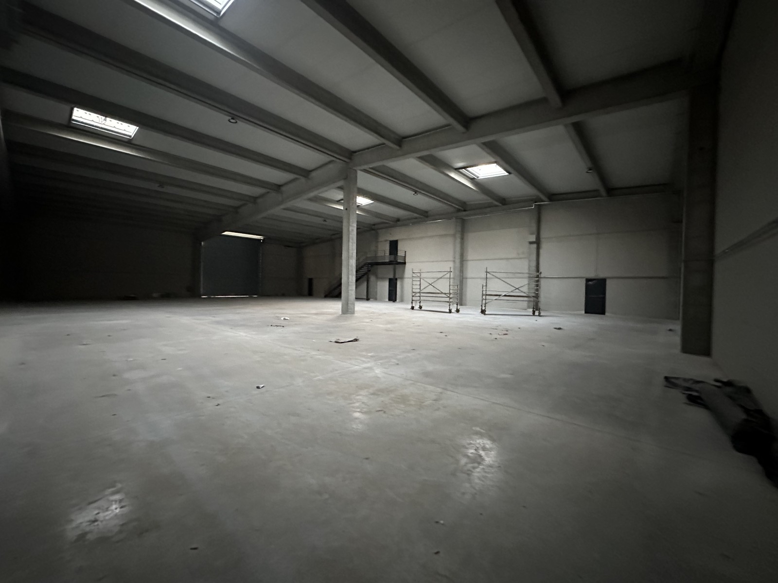 location surface de stockage avec terrain clos à LANCON DE PROVENCE