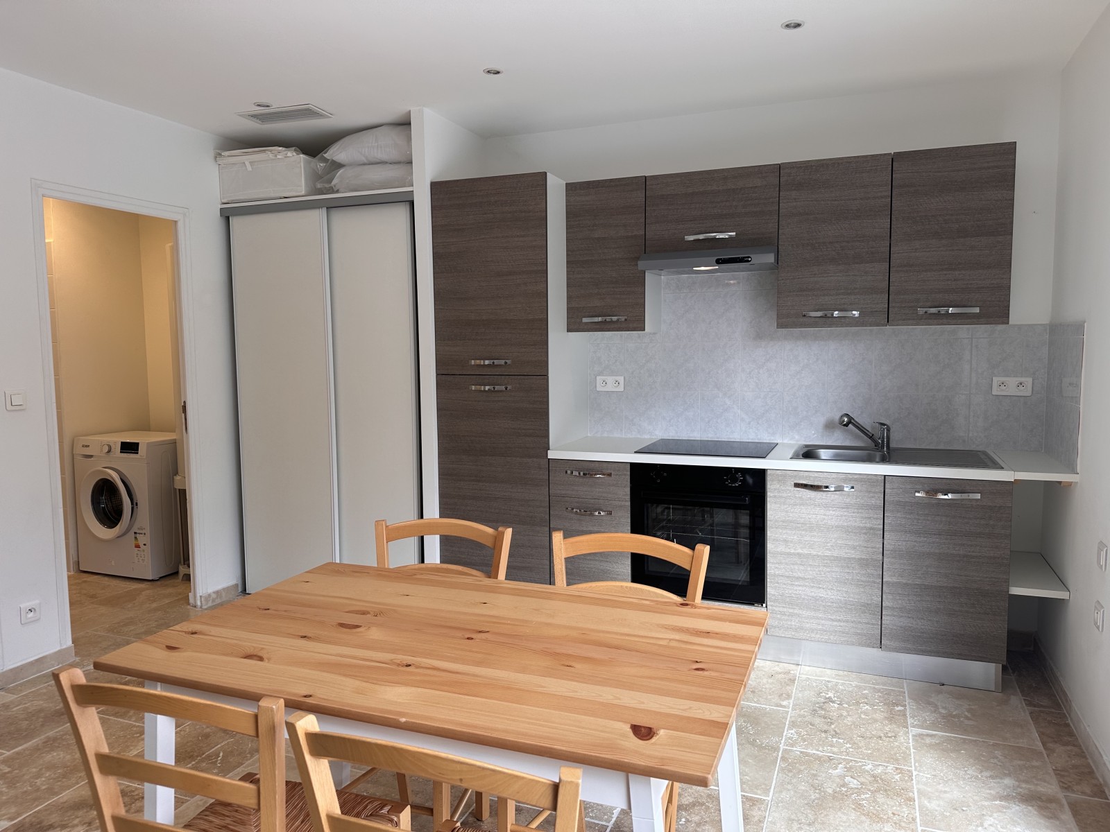 appartement meublé à louer à ventabren 2 chambres excellent état 13122