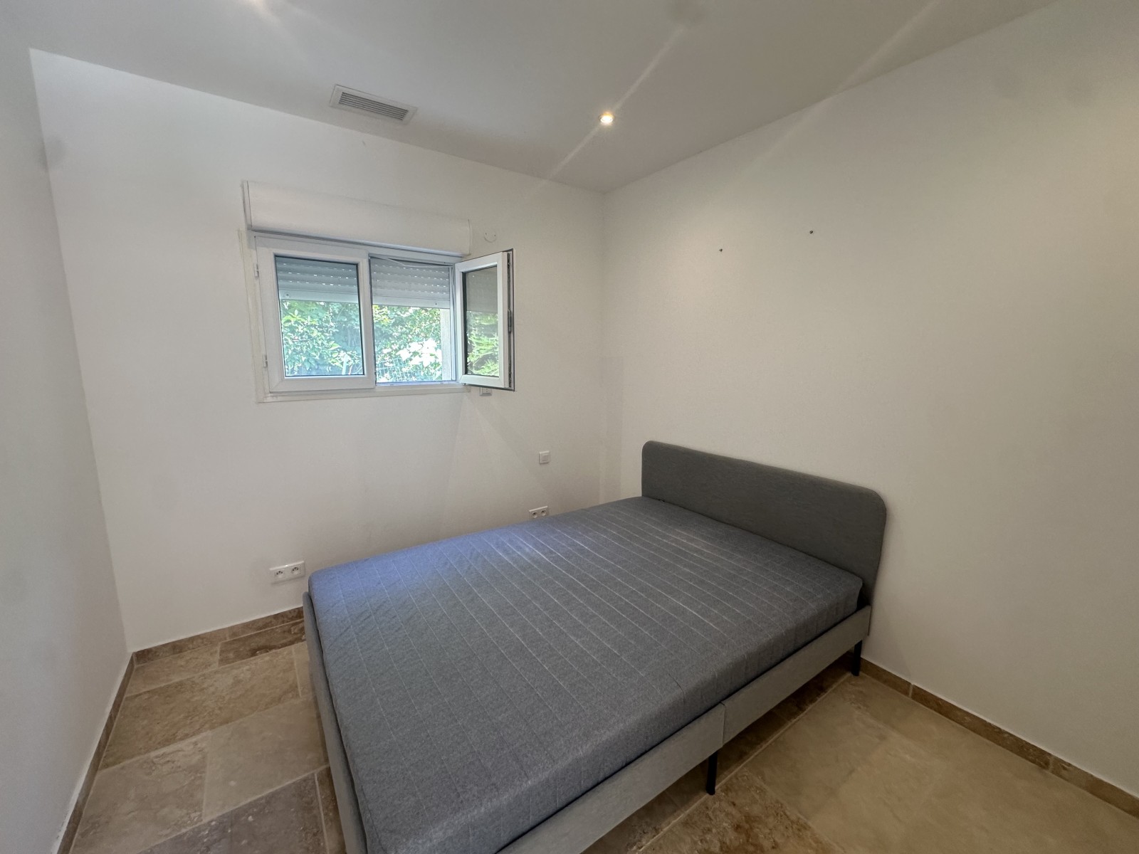 appartement meublé en rez de chaussée à louer à ventabren 13122