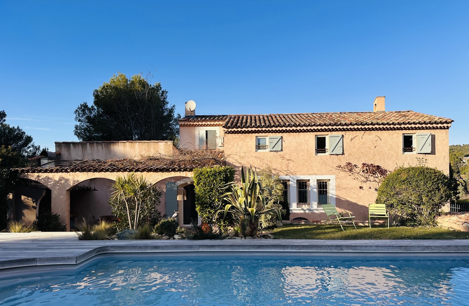 maison à louer à ventabren 4 chambres 1 bureau jardin et piscine 13122