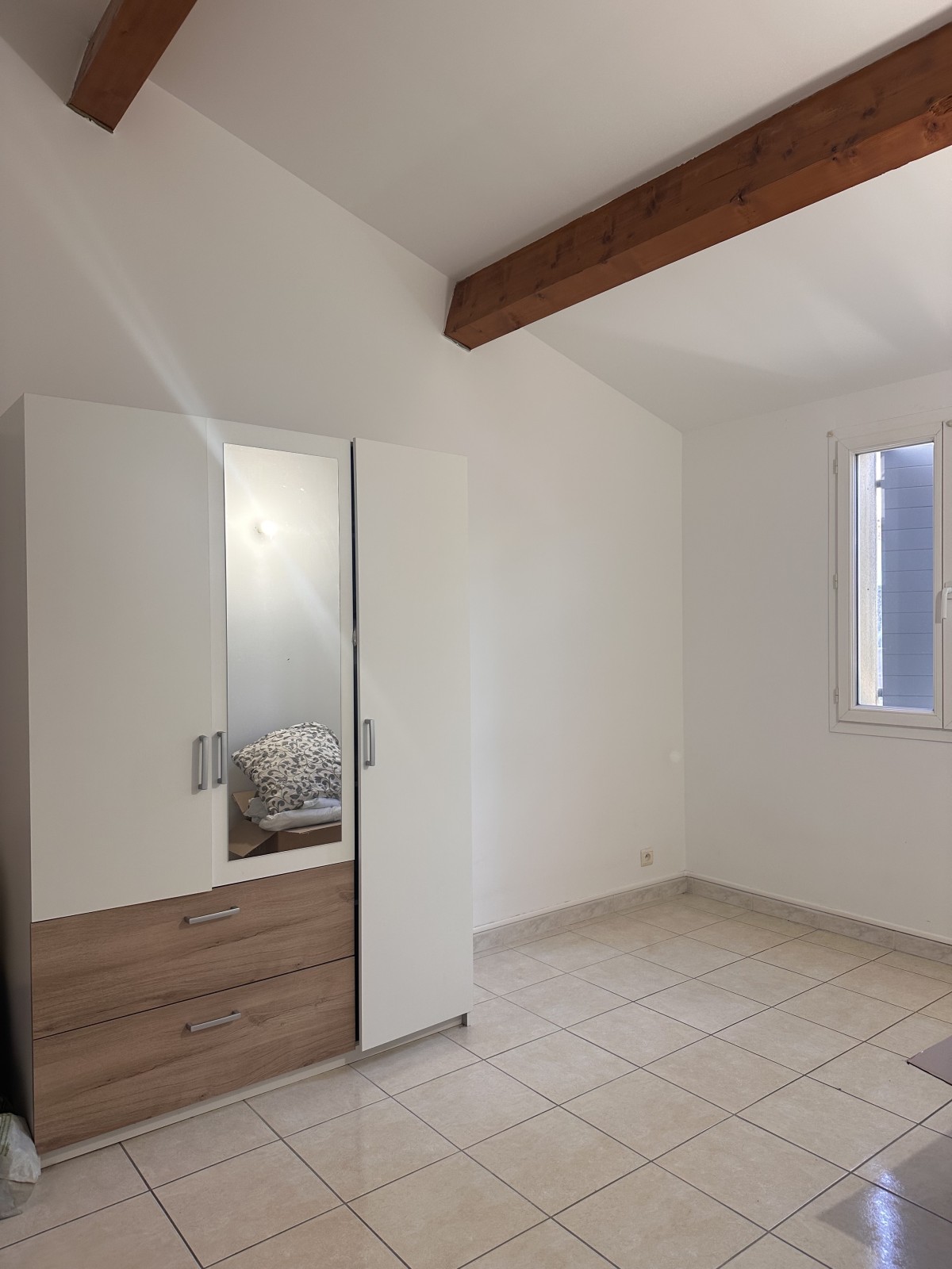 location T3 velaux dans le village secteur très calme avec vue dégagée