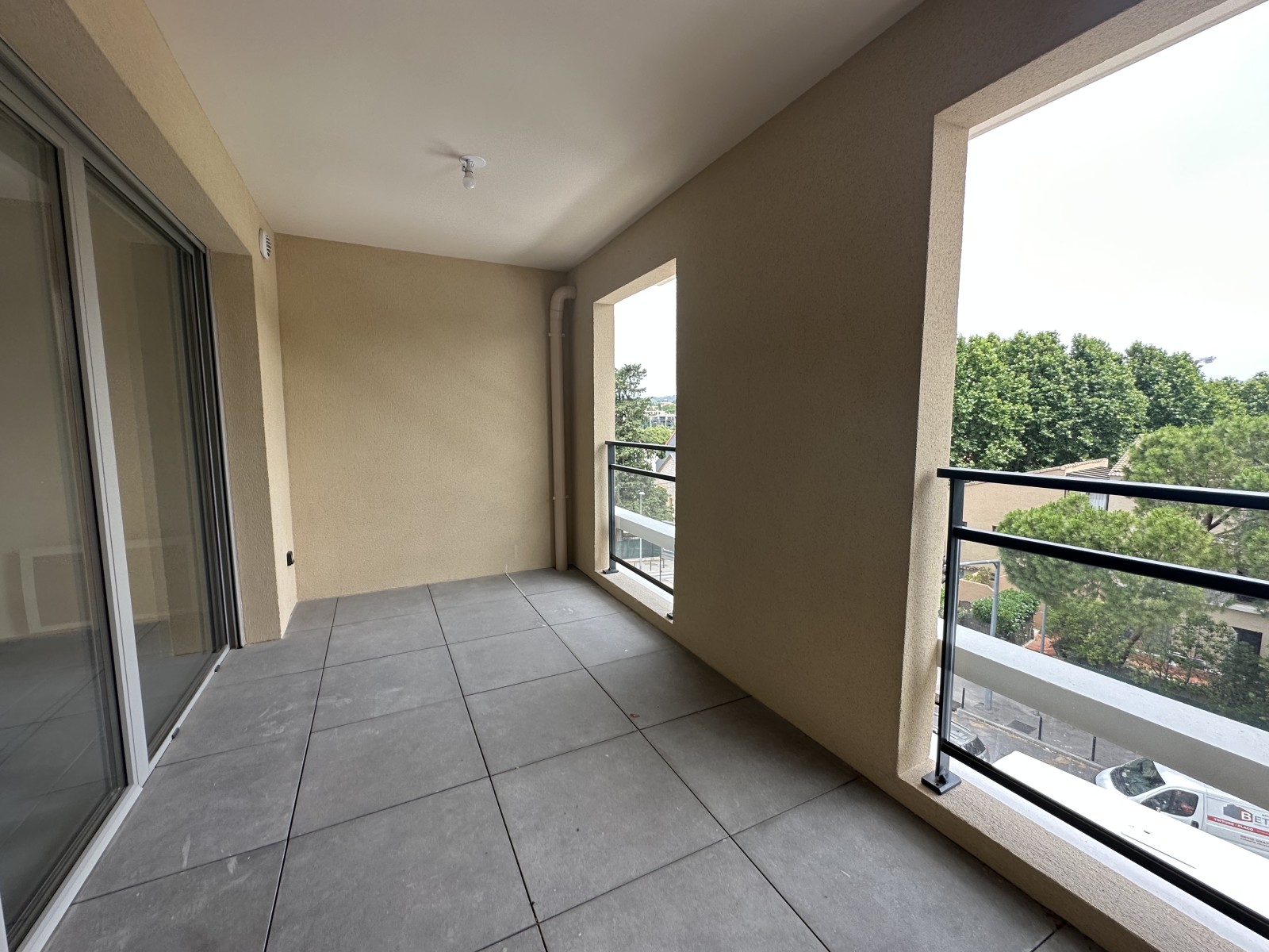 location logement T2 neuf avec cuisine équipée en cours 1 chambre terarsse et garage en sous-sol