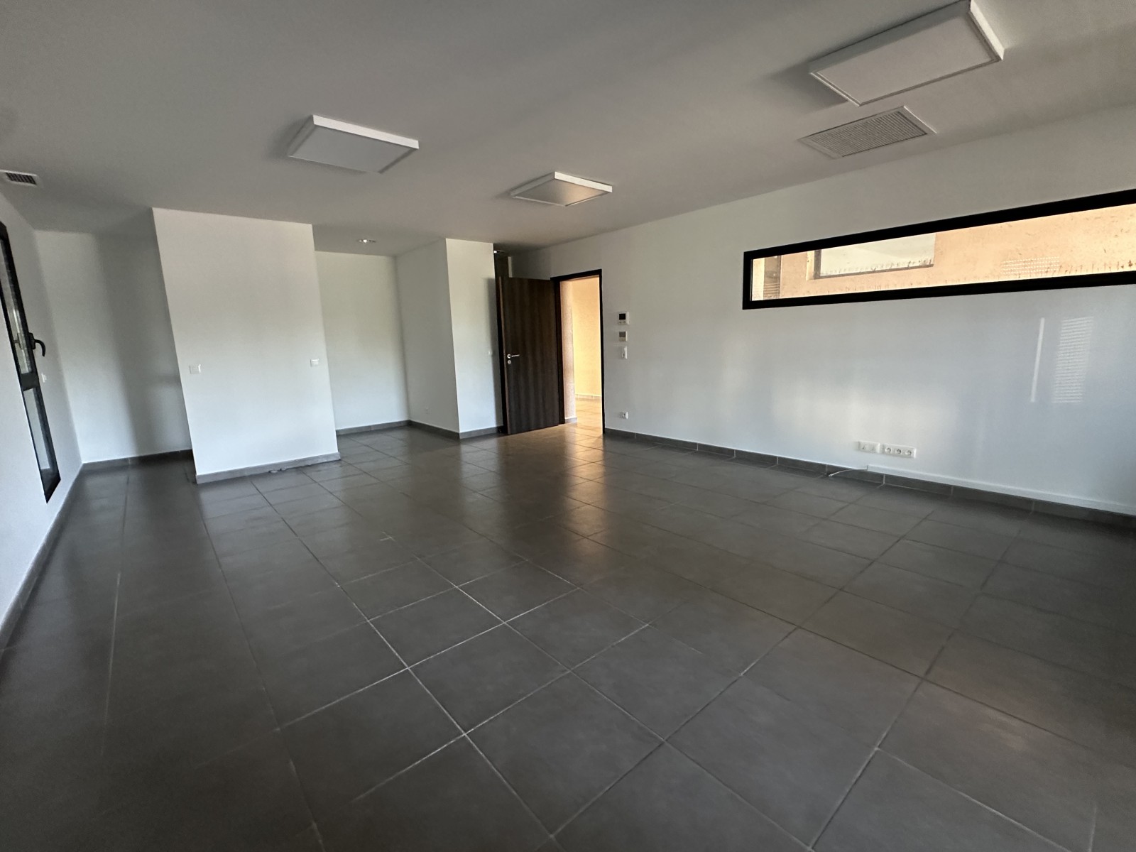 bureau climatisé à louer à velaux avec salle de réunion