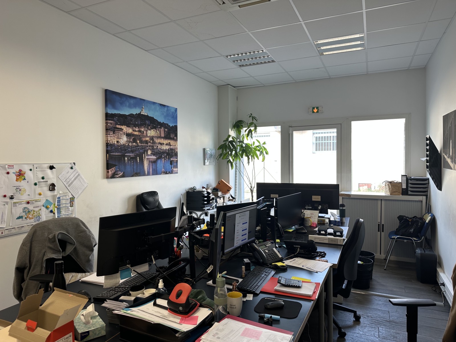 location d'un atelier avec sanitaires et bureaux climatisés à velaux  