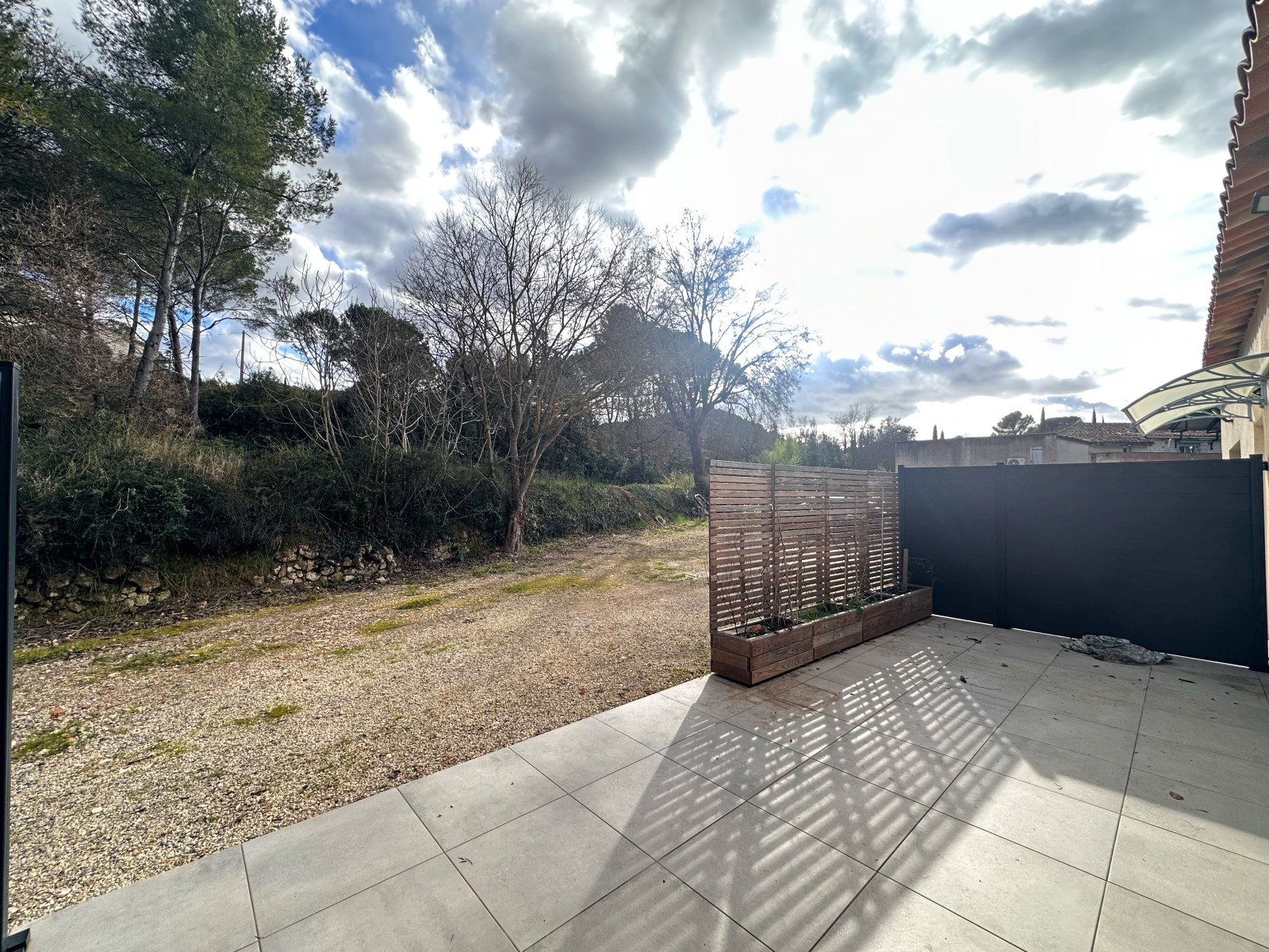 location meublée disponible à ventabren 2 chambres climatisation réversible 13122