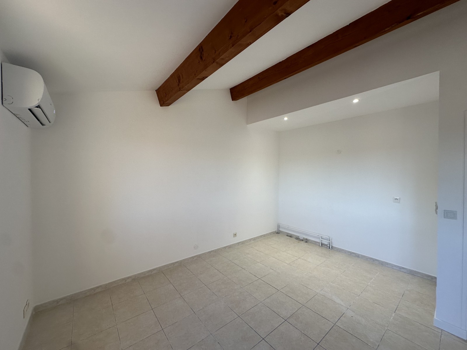 Maison de village  ventabren  hameau réhabilitation à neuf en cours