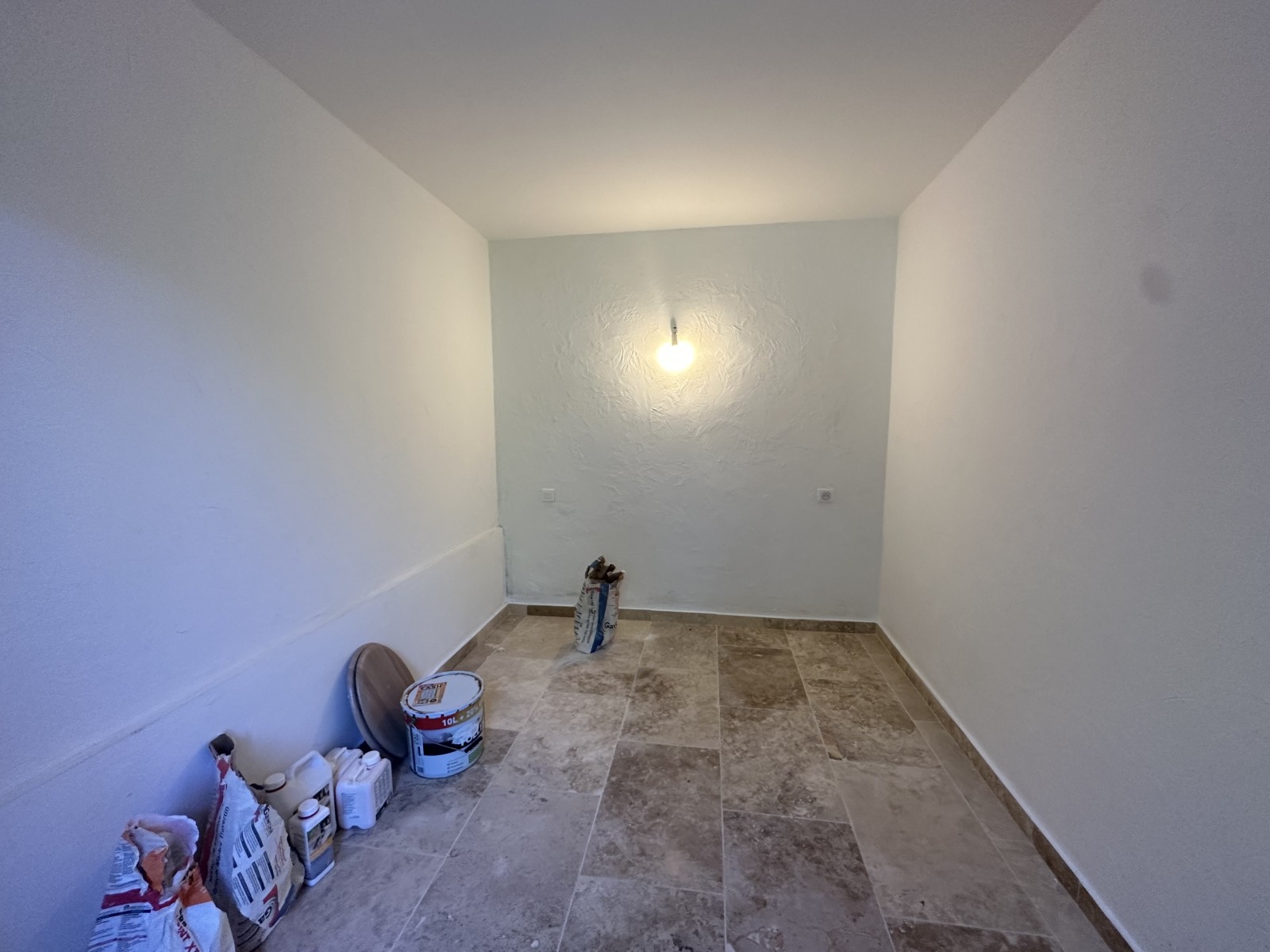 location T2 ventabren refait à neuf avec cuisine équipée terrasse 13122