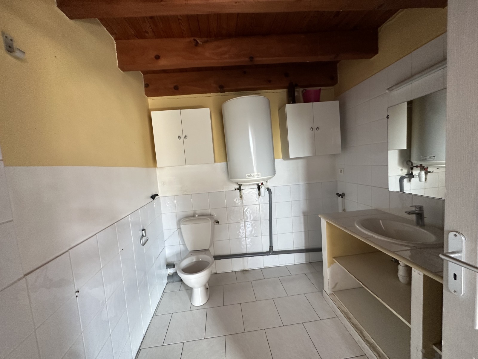 Studio avec mezzanine exposé Ouest quartier st henri Marseille proche des axes autoroutiers