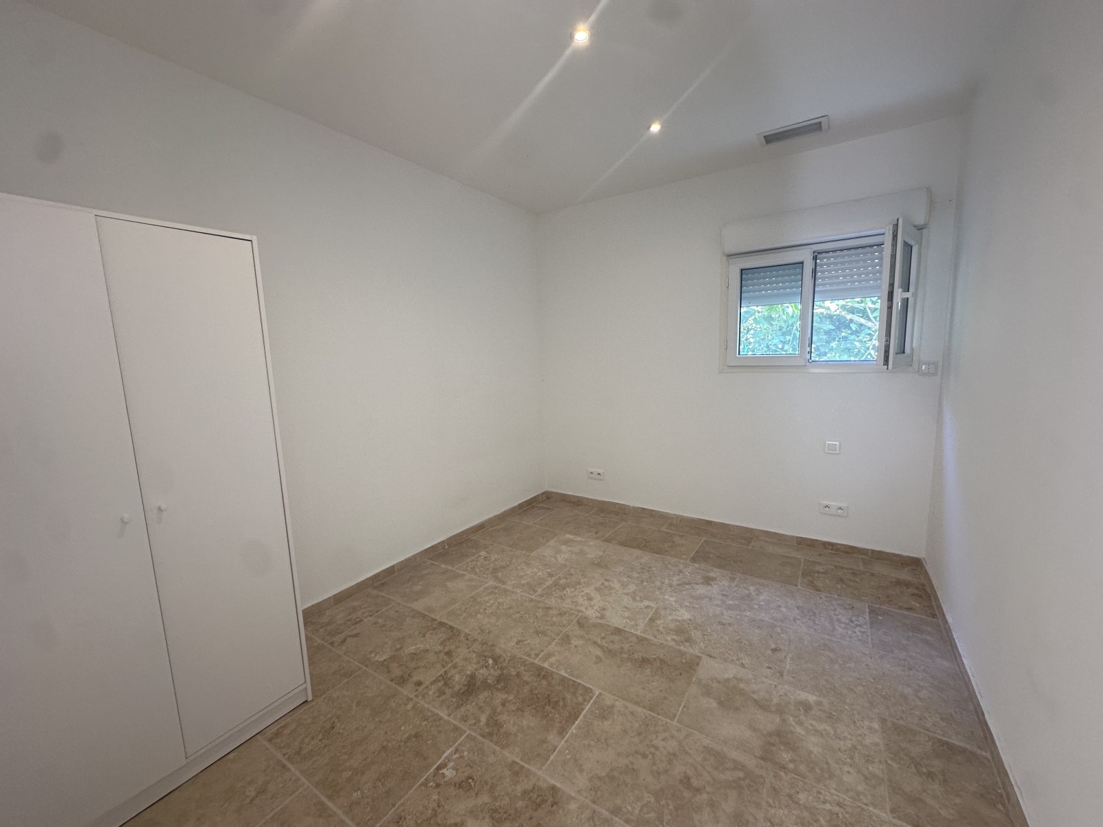 T3 avec terrasse à louer à ventabren au coeur d'une propriété cloturée