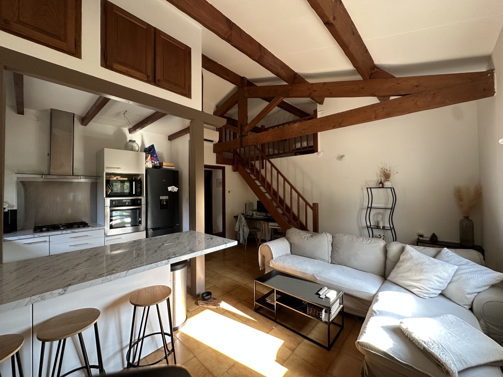 location maison T3 à ventabren en campagne avec garage et parking