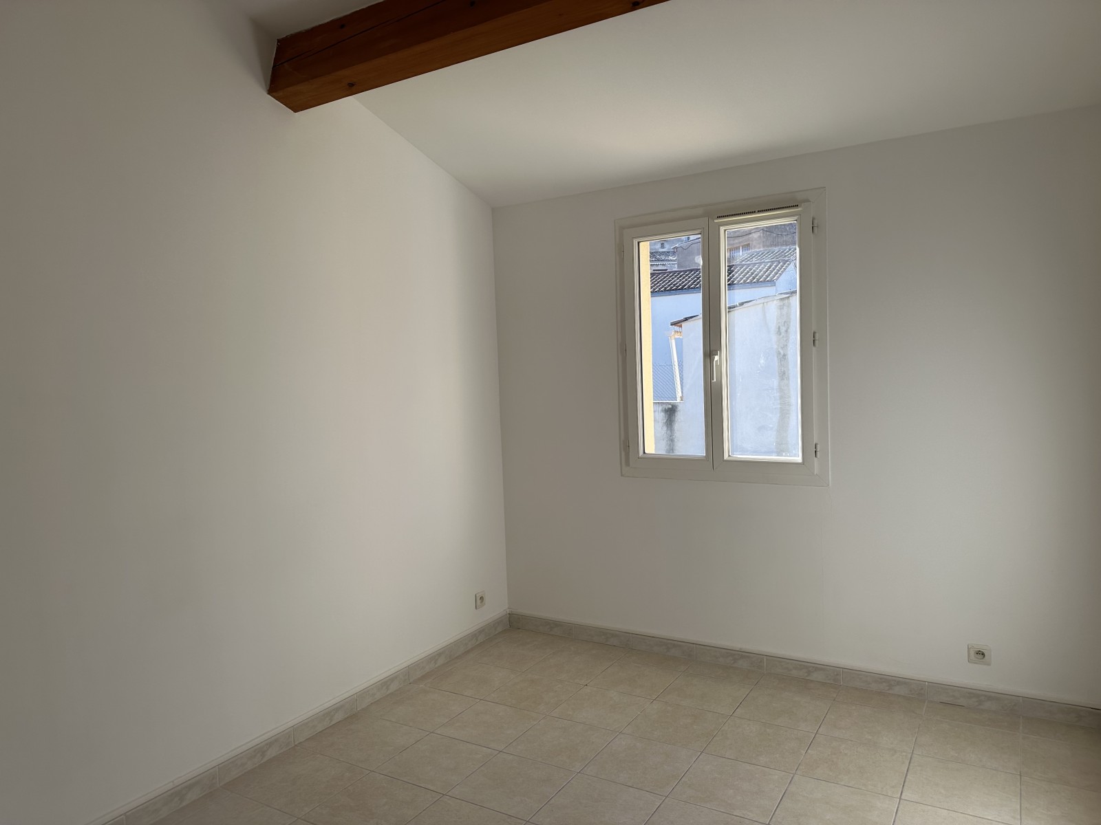 velaux location Appartement refait à neuf 2 chambres terrasses et stationnement