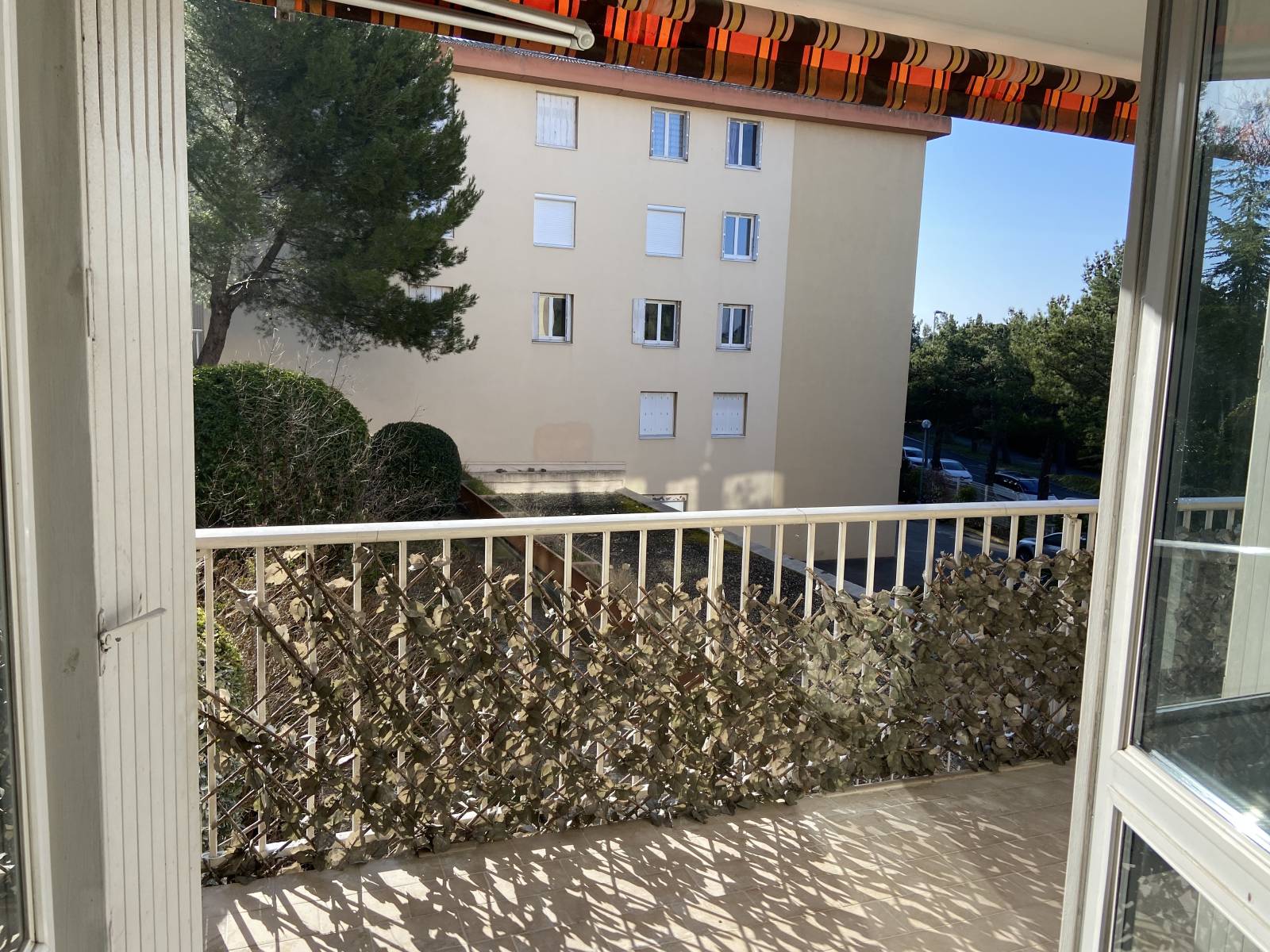 appartement T4 3 chambres très bon état à vendre aix en provence terrasse et garage