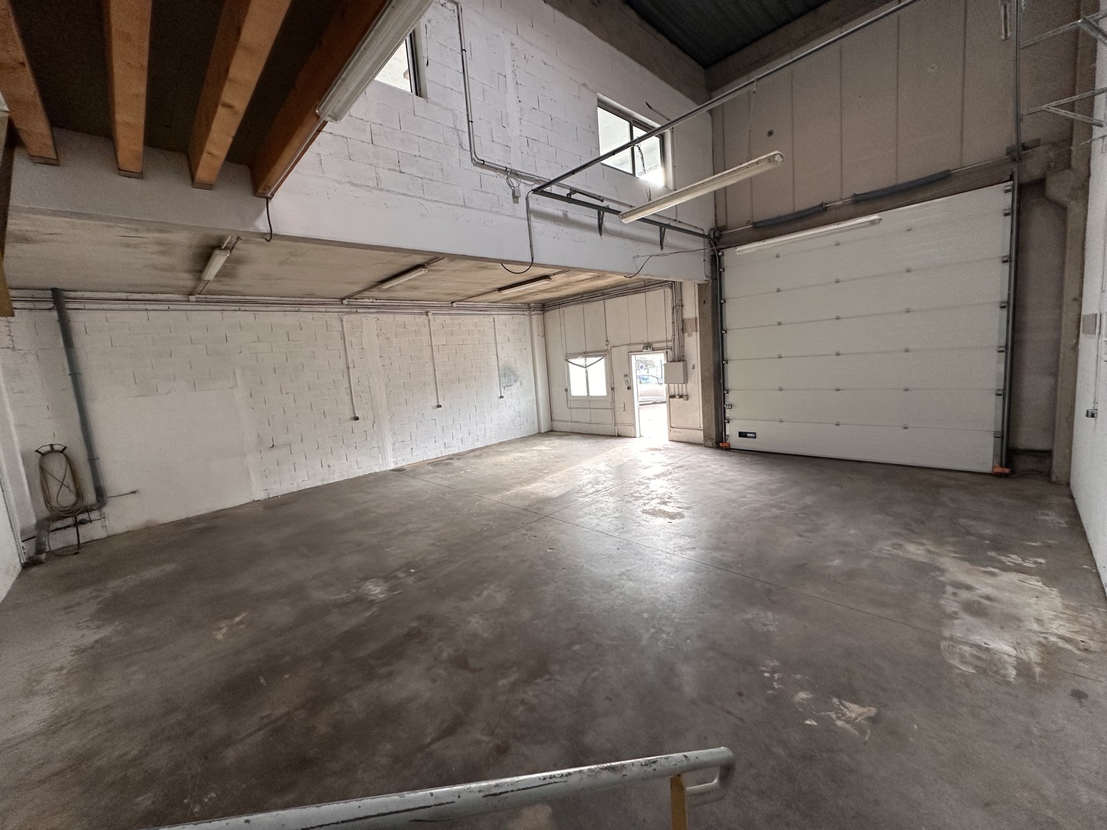 Local commercial au cœur d'un centre dynamique avec parking et visibilité