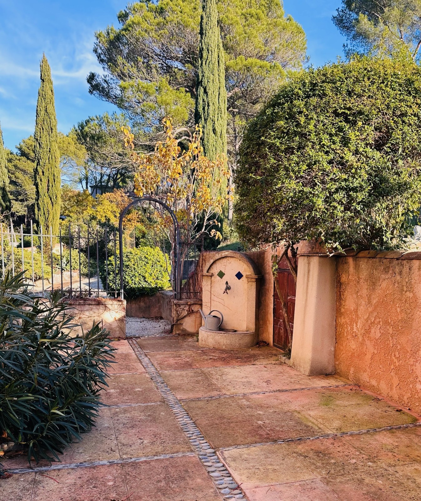 maison en très bon état à louer à ventabren 13122 TYpe 6 quatre chambres 1 un bureau