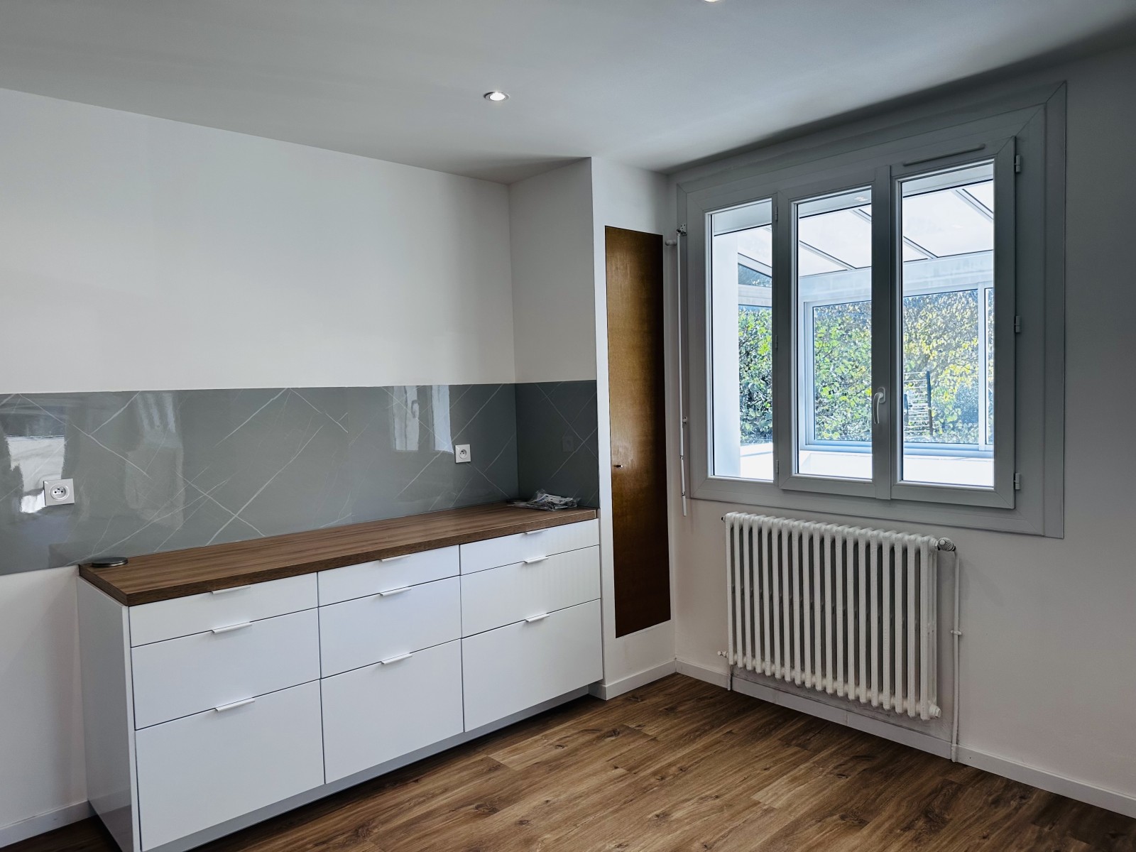 velaux 13880 louer un T3 au premier étage avec 2 chambres véranda terrasse et parking