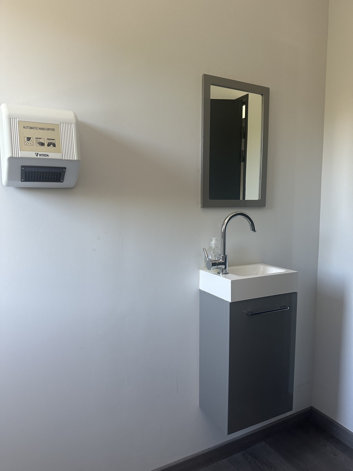 surface de bureaux à louer à velaux dans un ensemble clos avec parking privatif