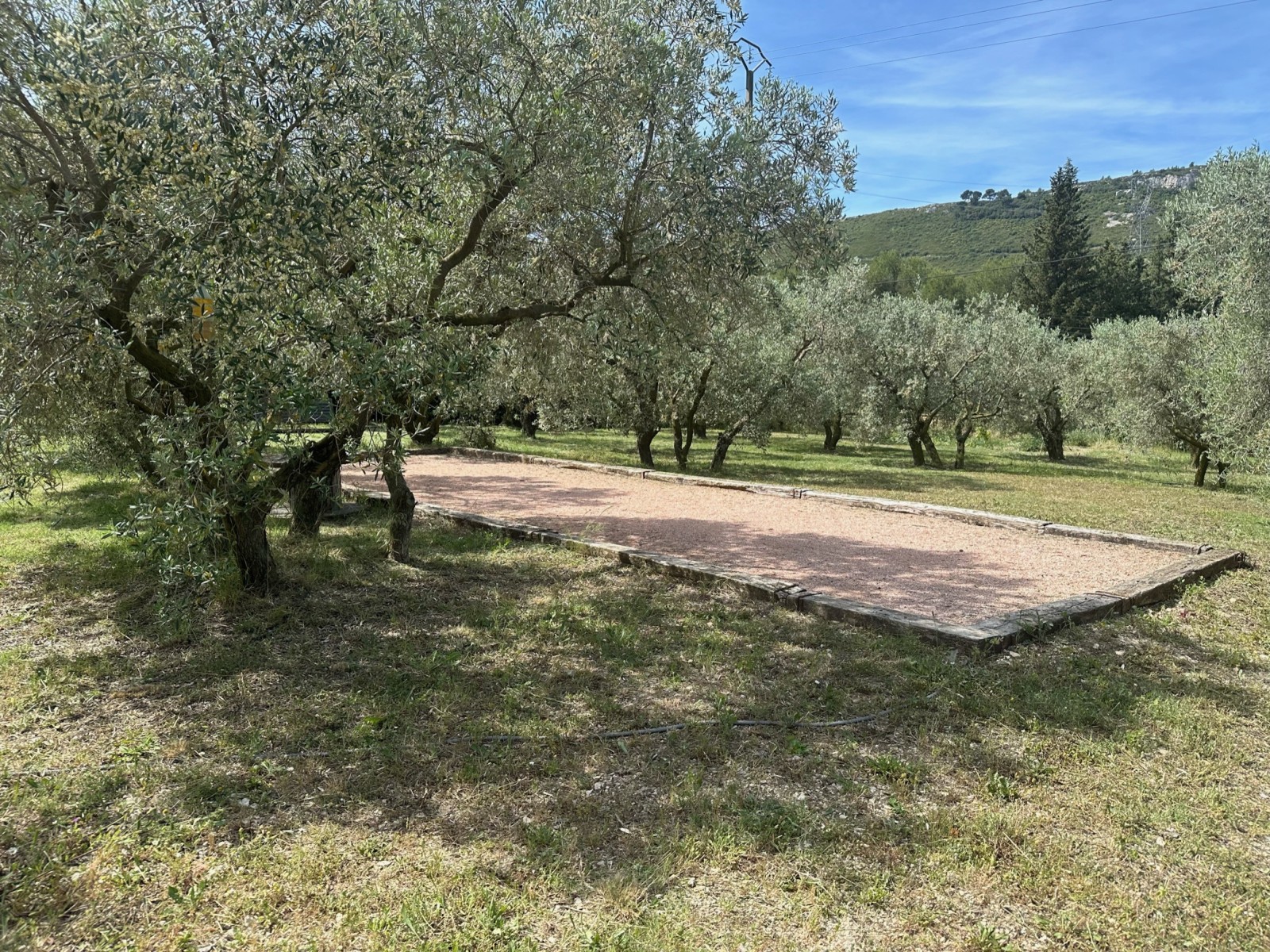 maison à vendre avec terrain de pétanque pisine sécurisée 4 chambres 