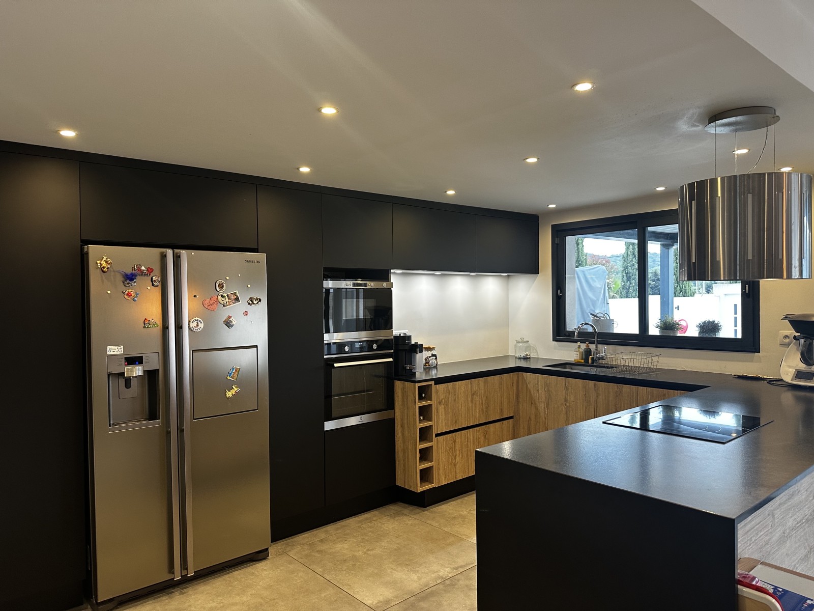 villa en location disponible à ventabren 3 chambres cuisine équipée piscine