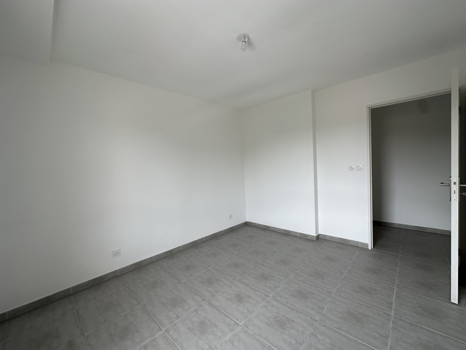 Appartement T2 neuf à louer à aix en provence avec cuisine équipée terrasse et sttaionnement