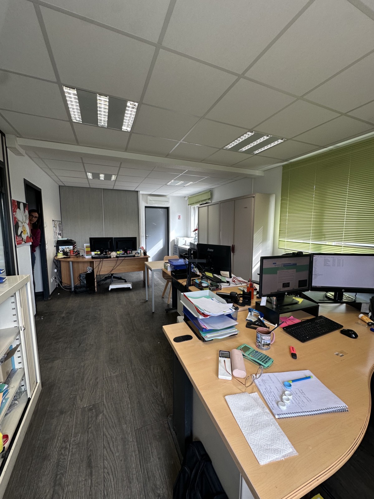 velaux immeuble à louer dans le parc d'activités de la verdière 13880 