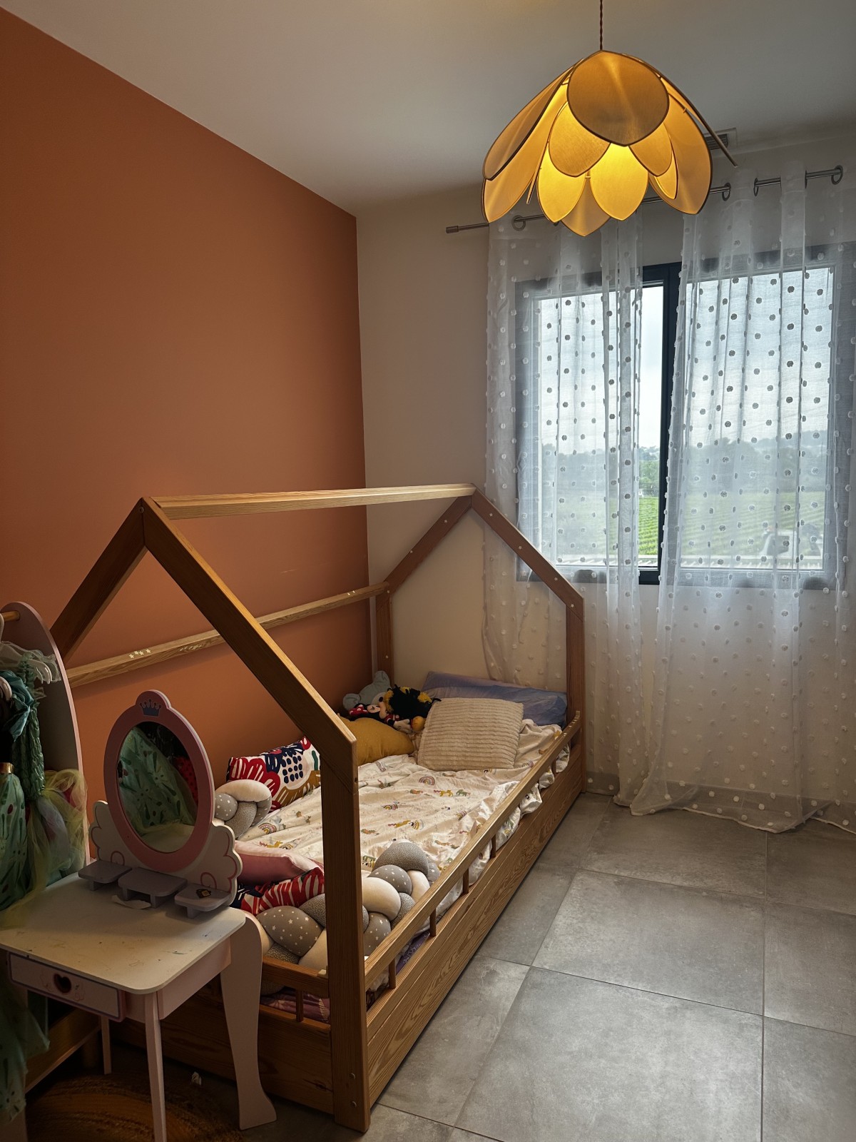 maison à étage à louer à ventabren 3 chambres cuisine équipée piscine pool house