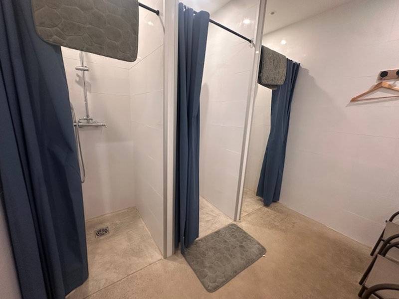 locaux professionnels en location ERP à VENTABREN PMR et aprking