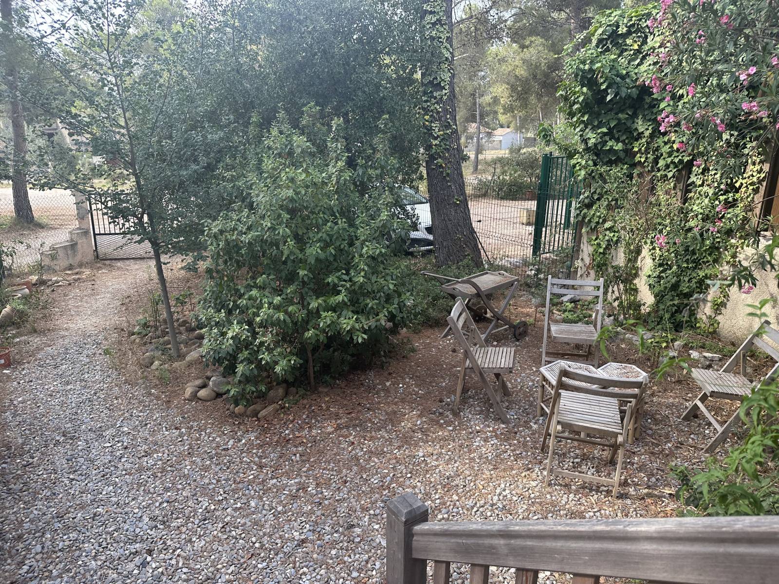 location d'un appartement T2 meublé une chambre avec jardin clos et terrasse privative