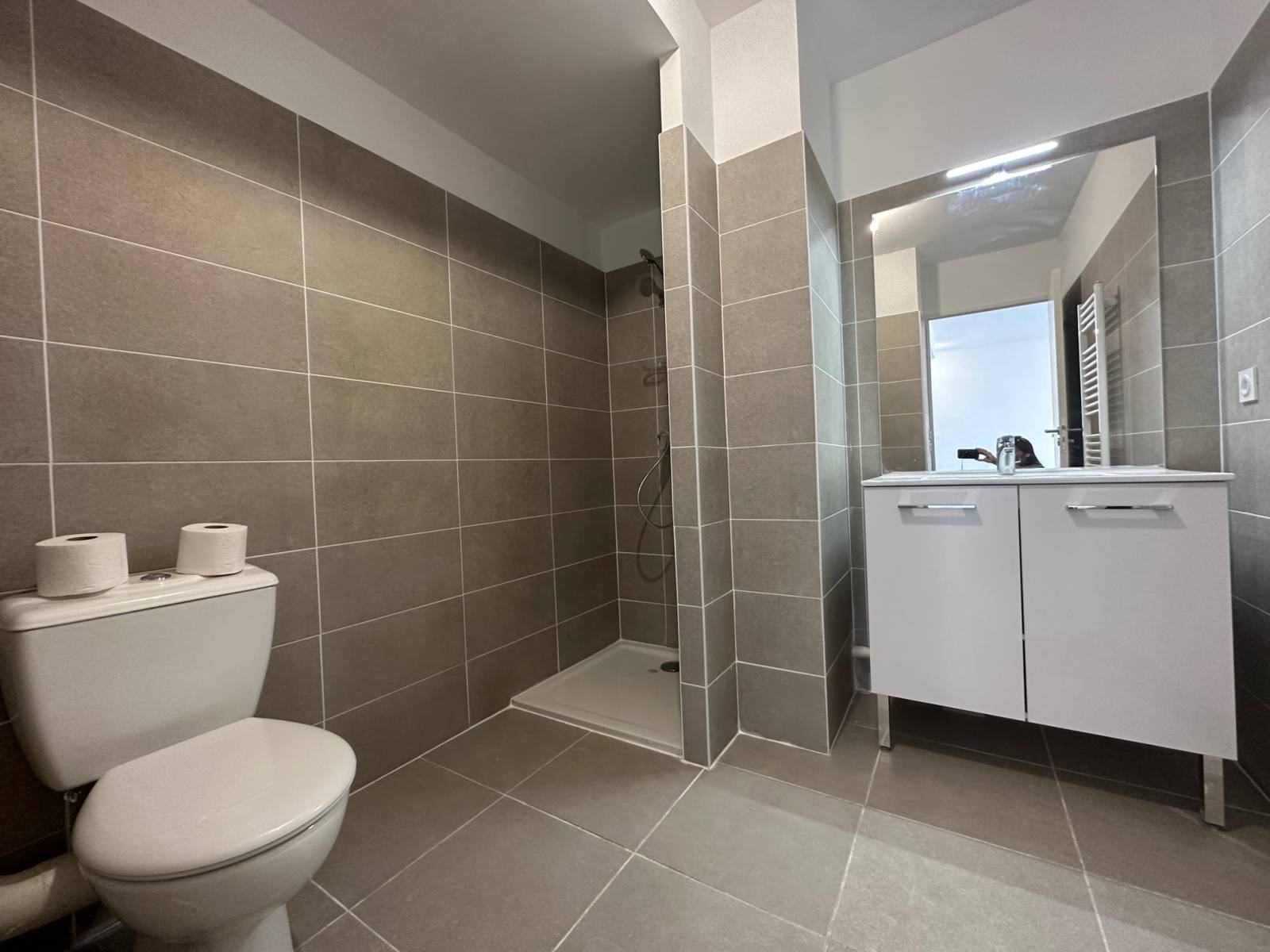 Appartement T2 avec terrasse à louer dans le centre-ville de Pelissanne