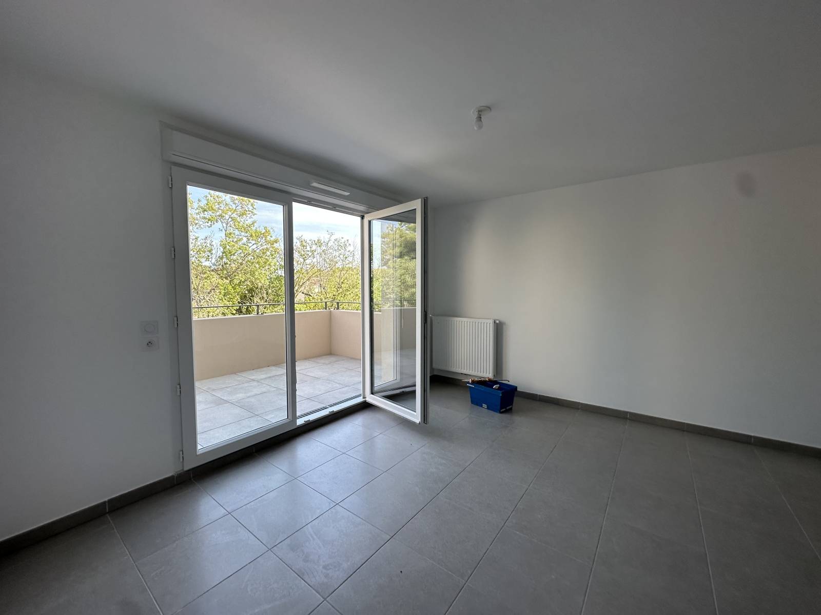 Appartement T2 avec terrasse à louer dans le centre-ville de Pelissanne