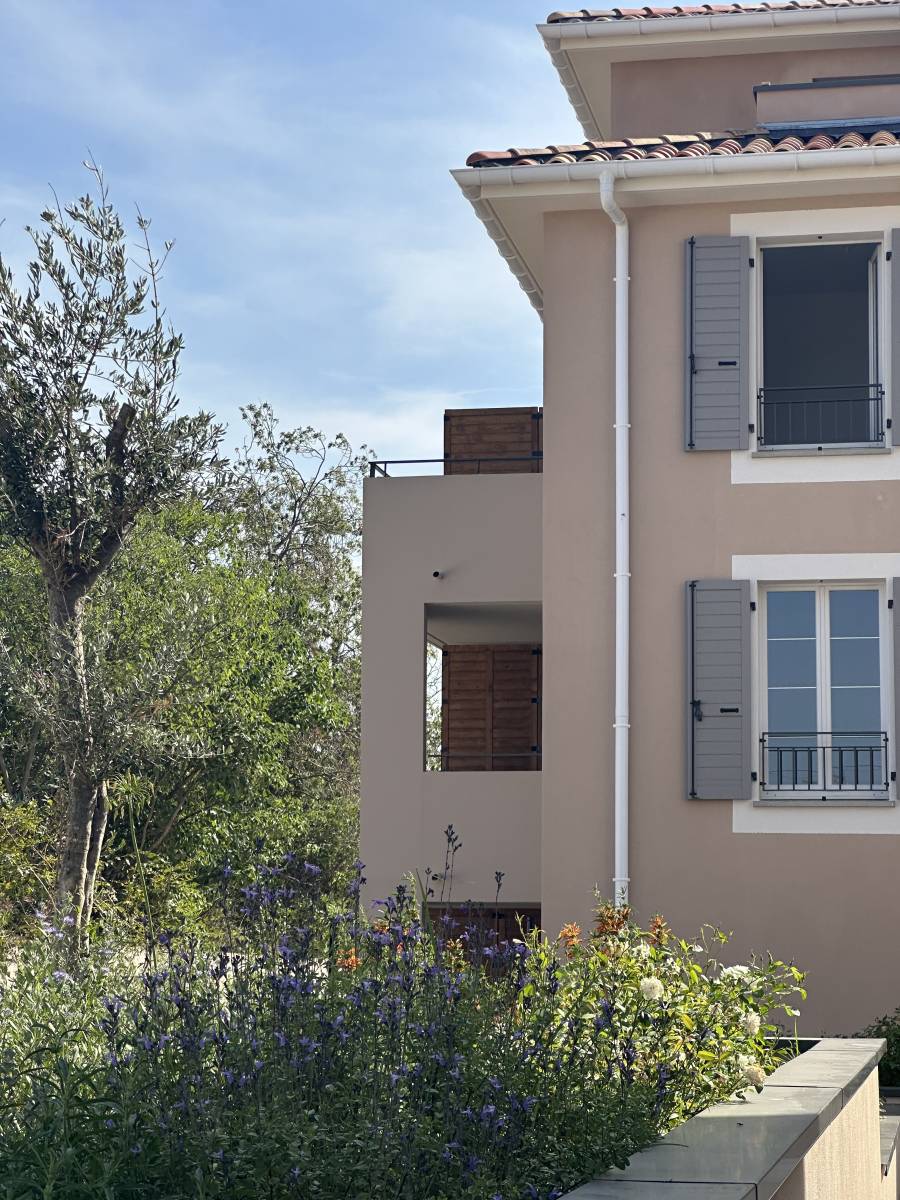 Appartement T2 avec terrasse à louer dans le centre-ville de Pelissanne