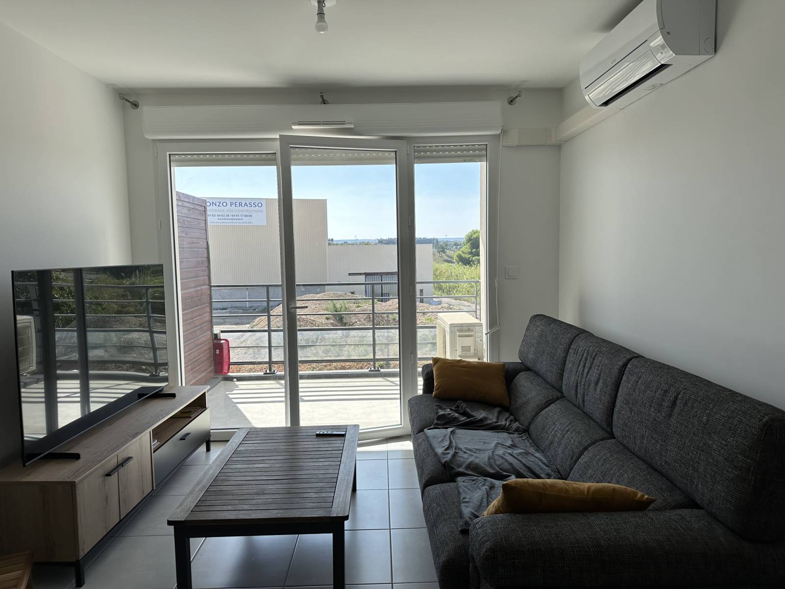 appartement climatisé T2 à vendre à vitrolles proche des commodités avec balcon