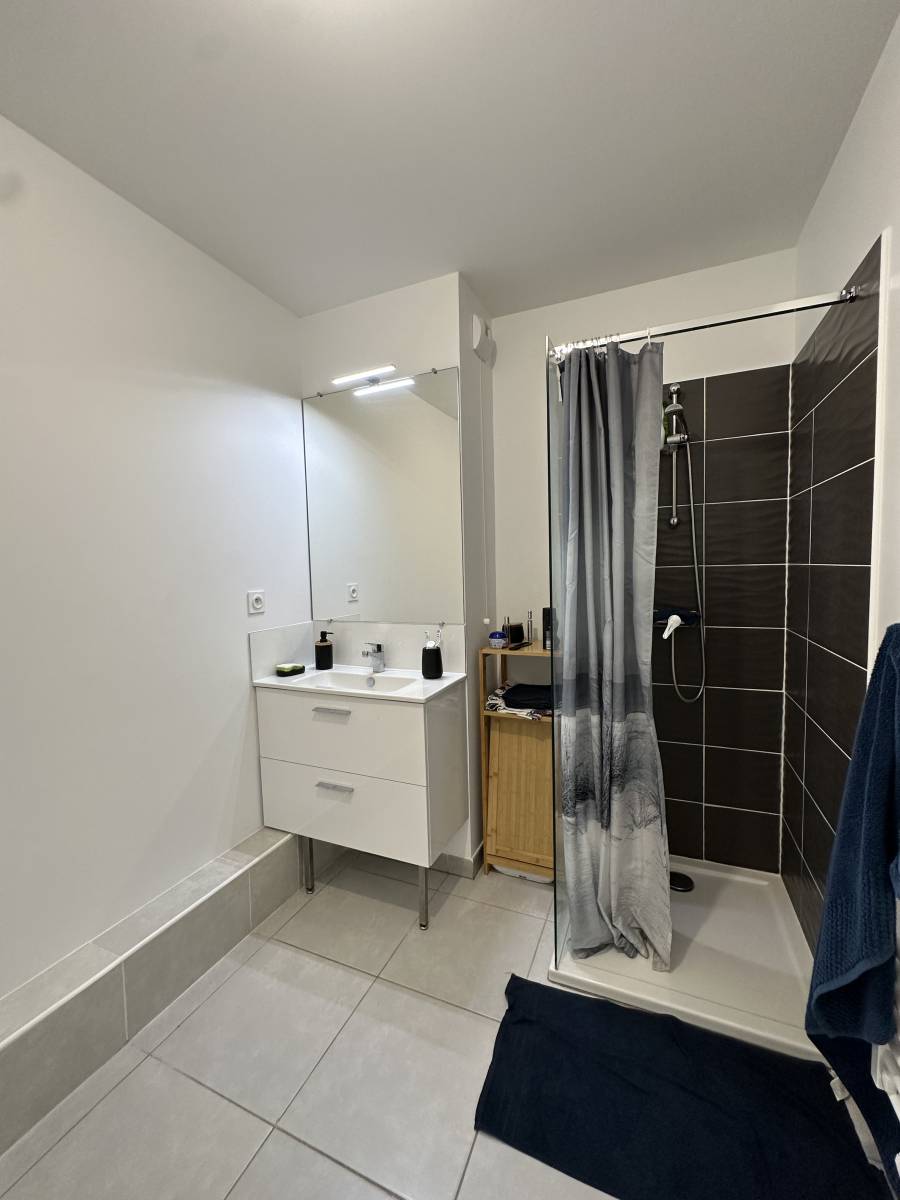 appartement à vendre T2 climatisé avec cuisine équipée clim réversible et extèrieur à vitrolles 13127