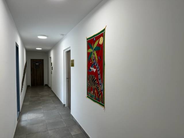 local 28m² dans un ensemble récent à la location velaux