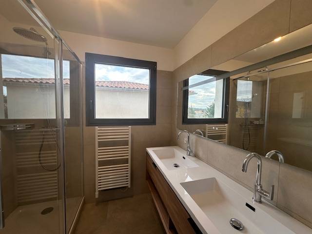 maison à louer velaux 4 chambres piscine jardin clos proche des commodités 13880