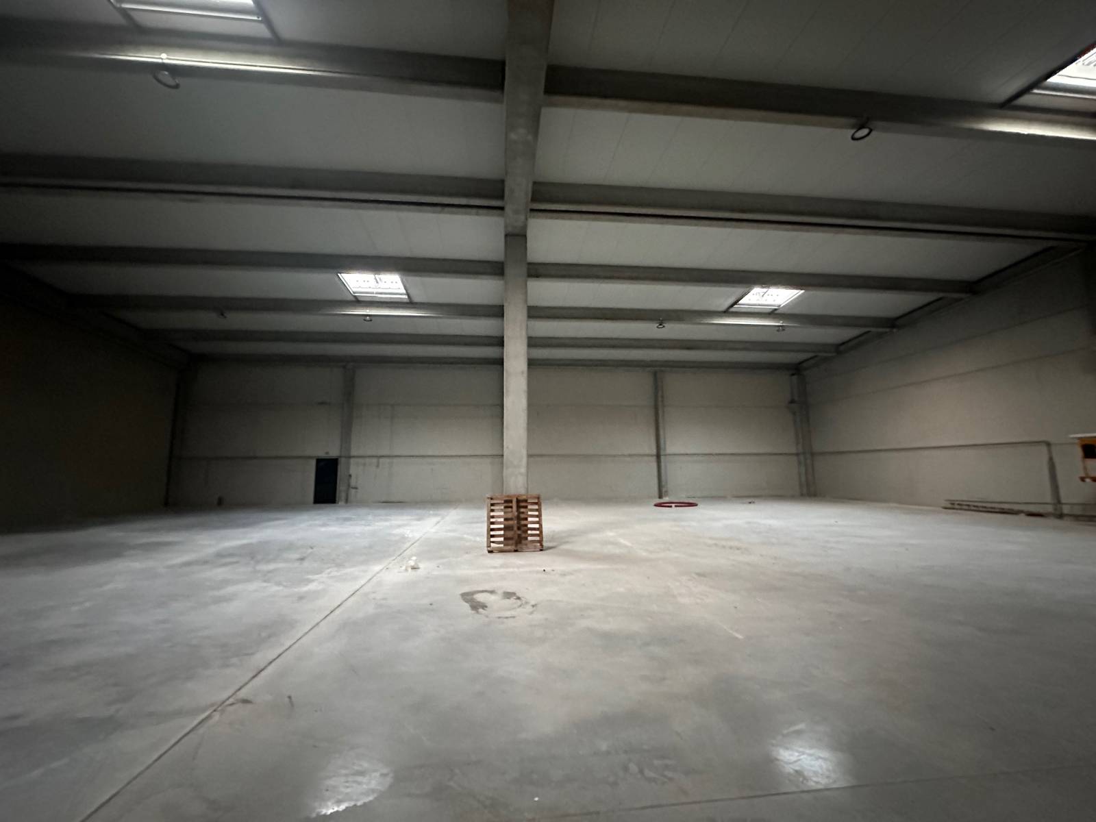 locaux neufs à louer lancon de provence proche axes routiers