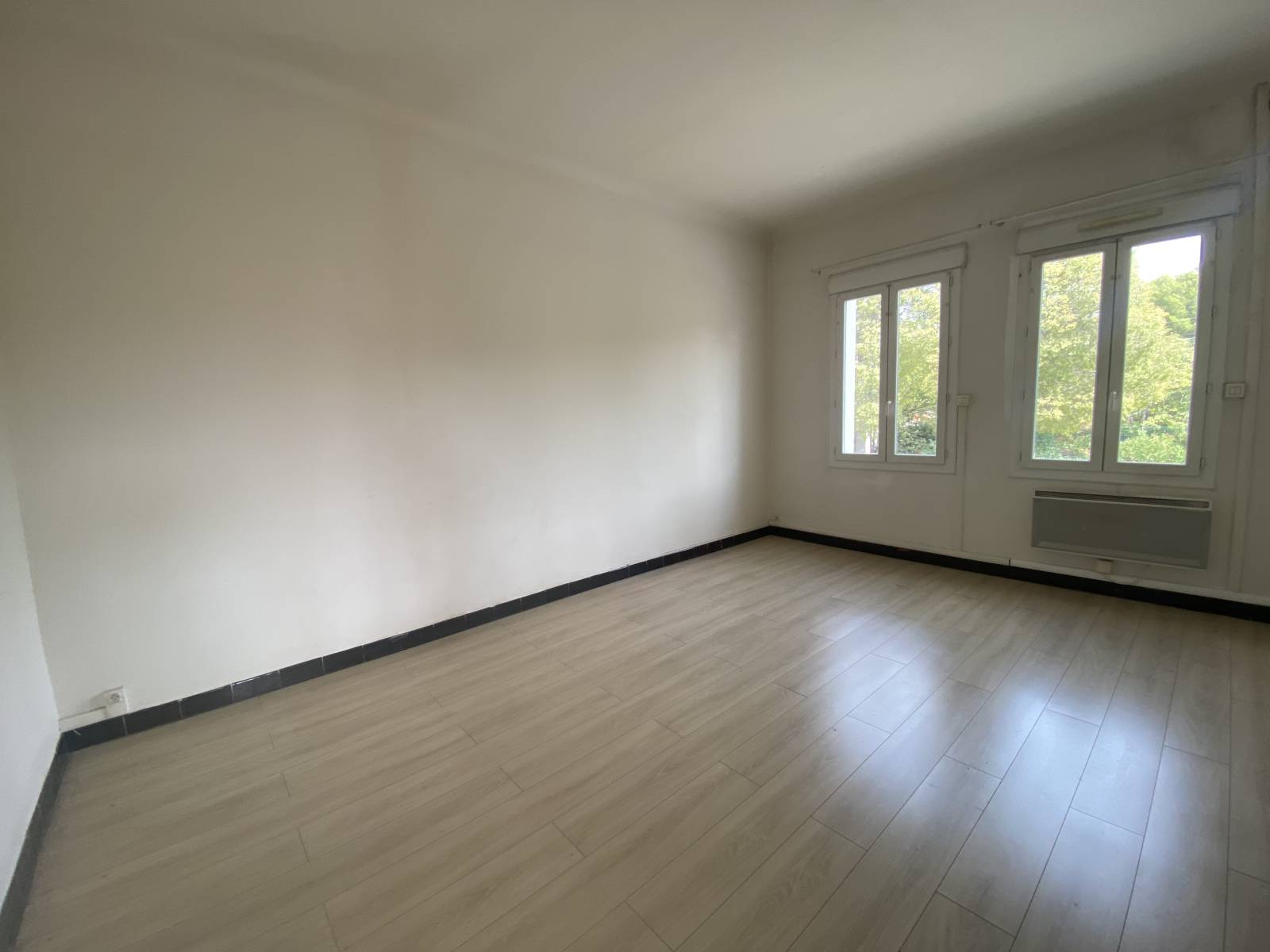 proche des commerces et transports appartement à louer T3 à rognac 13340