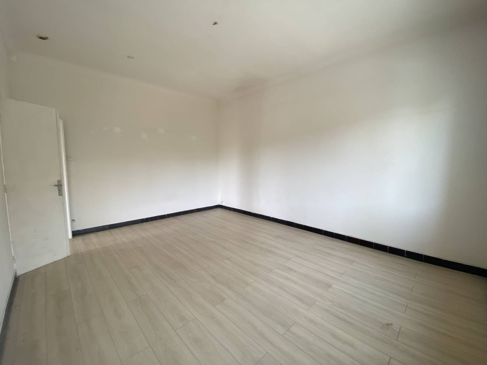 rognac location appartement avec jardinet et garage en complément 13340 rognac