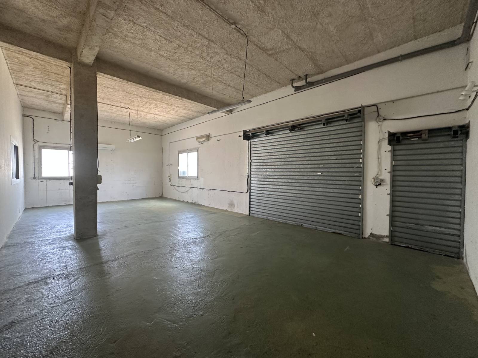 louer un entrepôt avec HSP 4m à velaux avec bureaux et parking