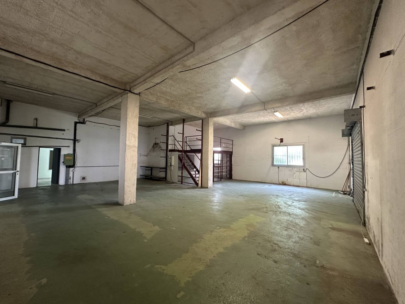 louer à velaux bureaux et locaux d'activités avec triphasé et atelier climatisé