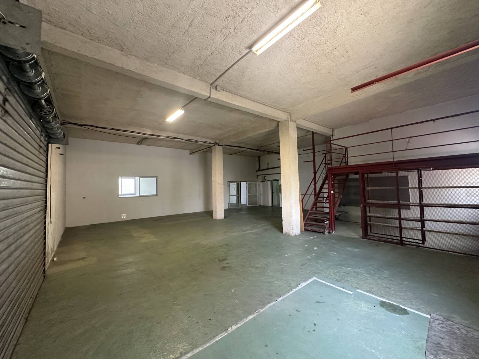 atelier climatisé et bureau en location à velaux dans le parc d'activités de la verdière