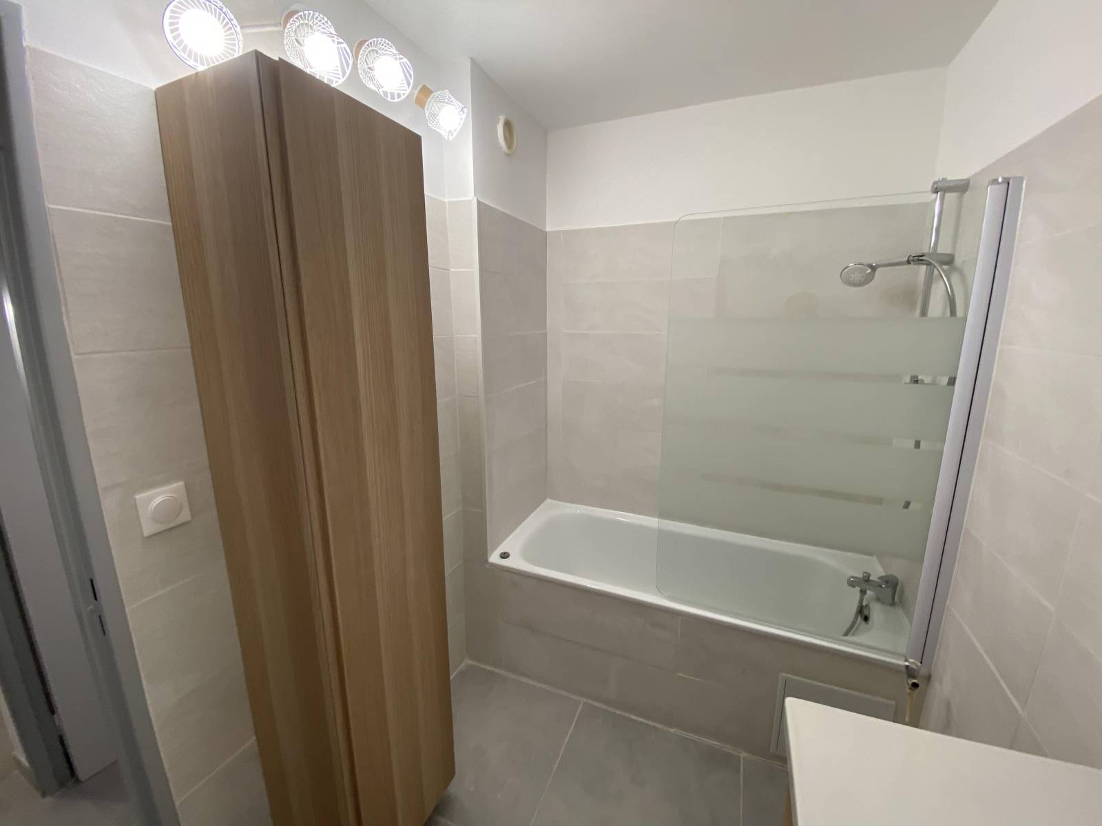 appartement en très bon état à vendre à aix en provence 3 chambres garage 