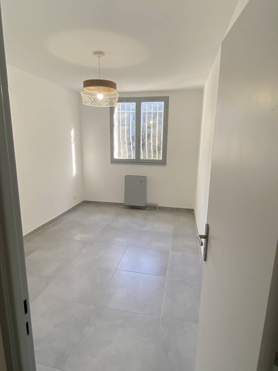 louer un appartement T4 aix en provence 3 chambres cuisine terrasse et garage