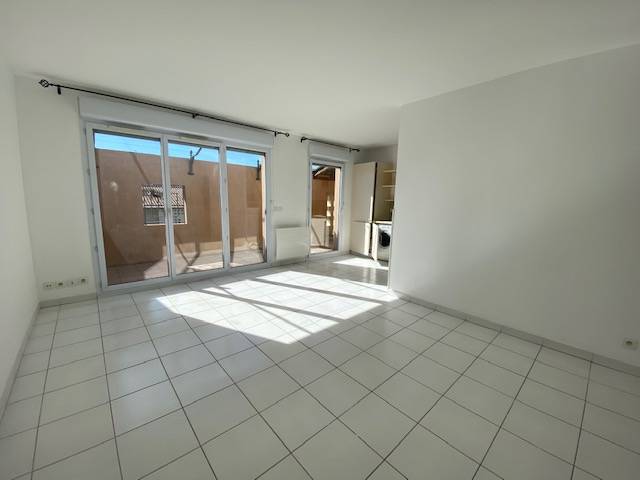 location T3 dernier étage bouc bel air refait à neuf 13320