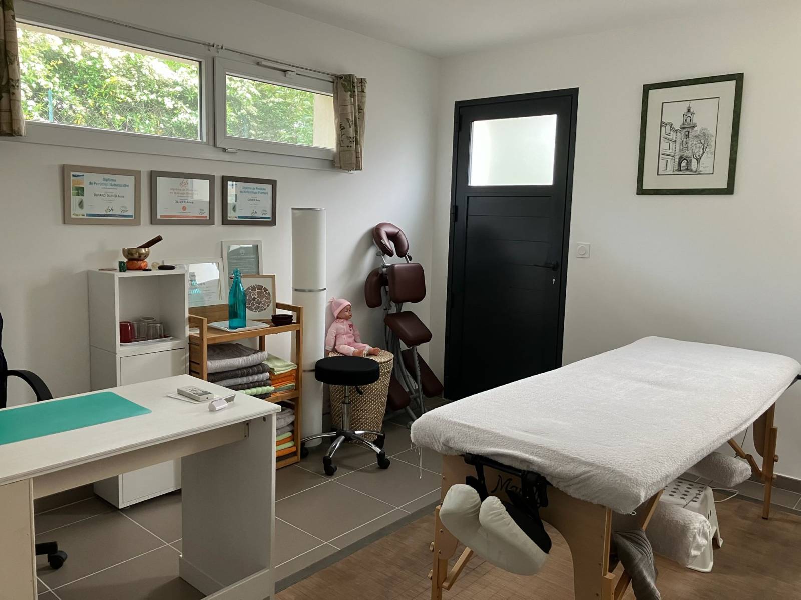 velaux location d'un bureau professionnel en rez de chaussée avec parking exclusif à la patientèle